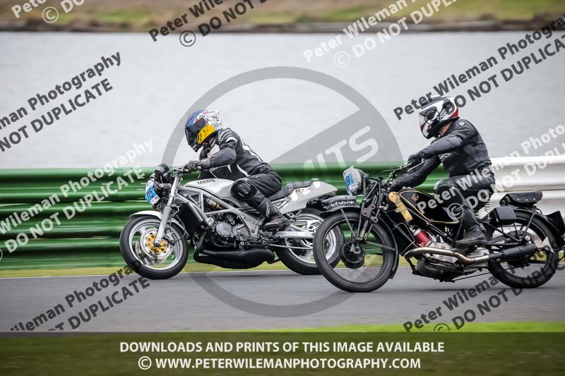 Vintage motorcycle club;eventdigitalimages;mallory park;mallory park trackday photographs;no limits trackdays;peter wileman photography;trackday digital images;trackday photos;vmcc festival 1000 bikes photographs